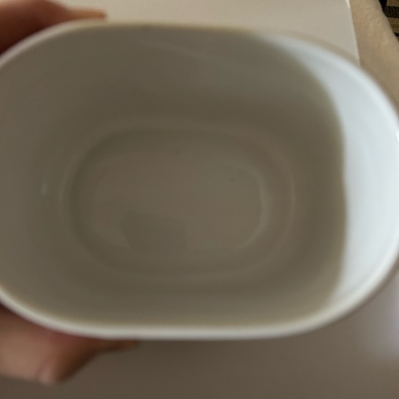 Beautiful flower decorated bathroom ceramic or possibly porcelain container. - Picture 4 of 7